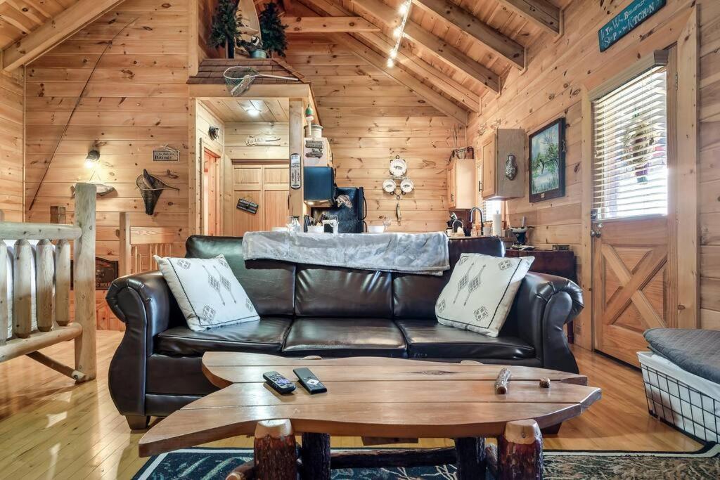 Villa Spectacular Mtns Views With Private Hot Tub With Pool Table And Private Pond Sevierville Exterior foto