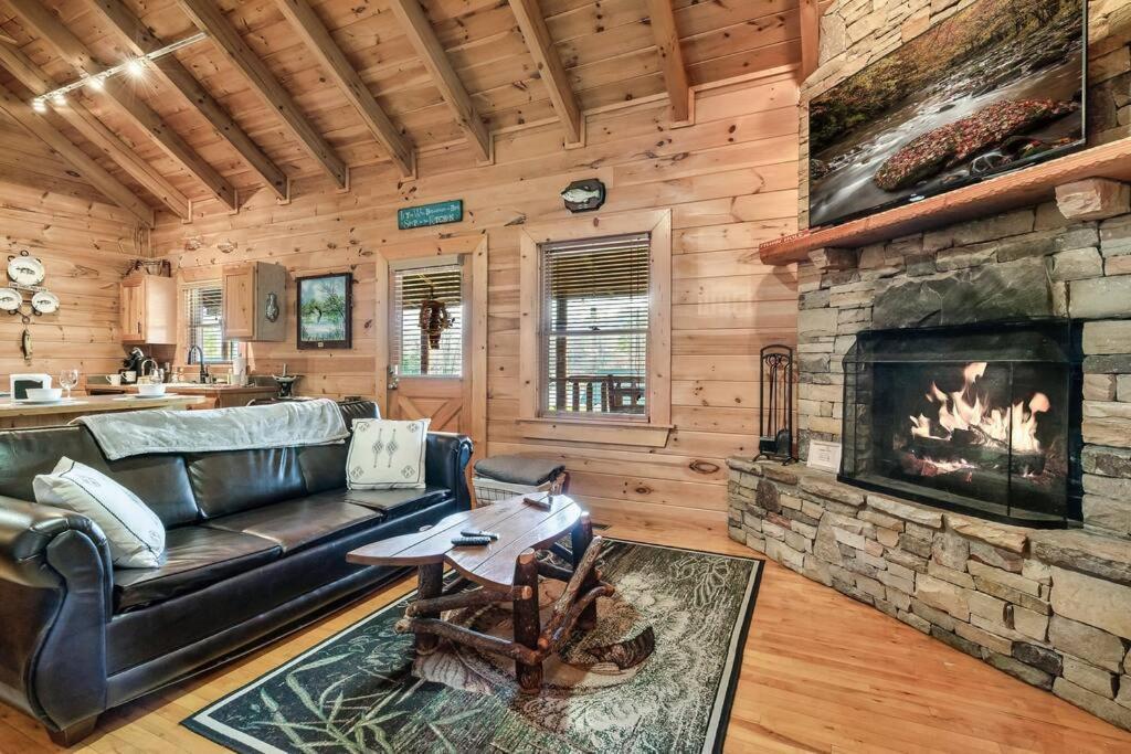 Villa Spectacular Mtns Views With Private Hot Tub With Pool Table And Private Pond Sevierville Exterior foto