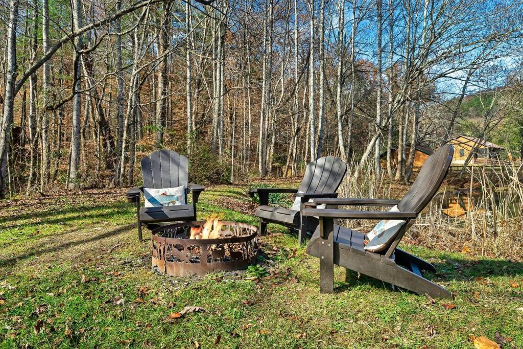 Villa Spectacular Mtns Views With Private Hot Tub With Pool Table And Private Pond Sevierville Exterior foto