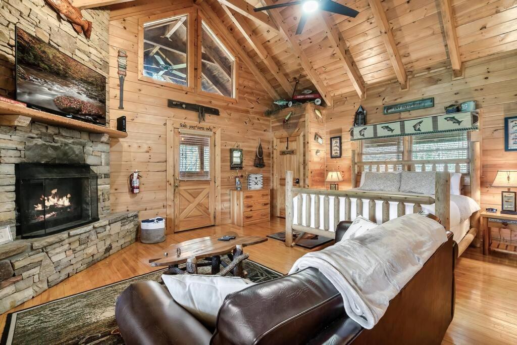 Villa Spectacular Mtns Views With Private Hot Tub With Pool Table And Private Pond Sevierville Exterior foto